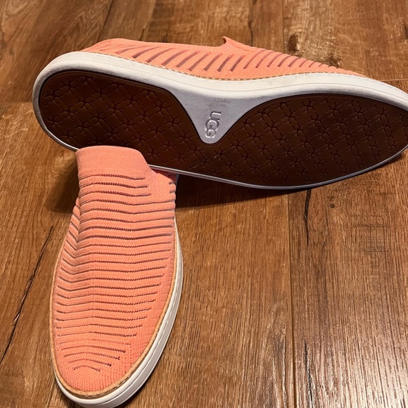 Ugg slip on sneakers - Picture 2 of 2